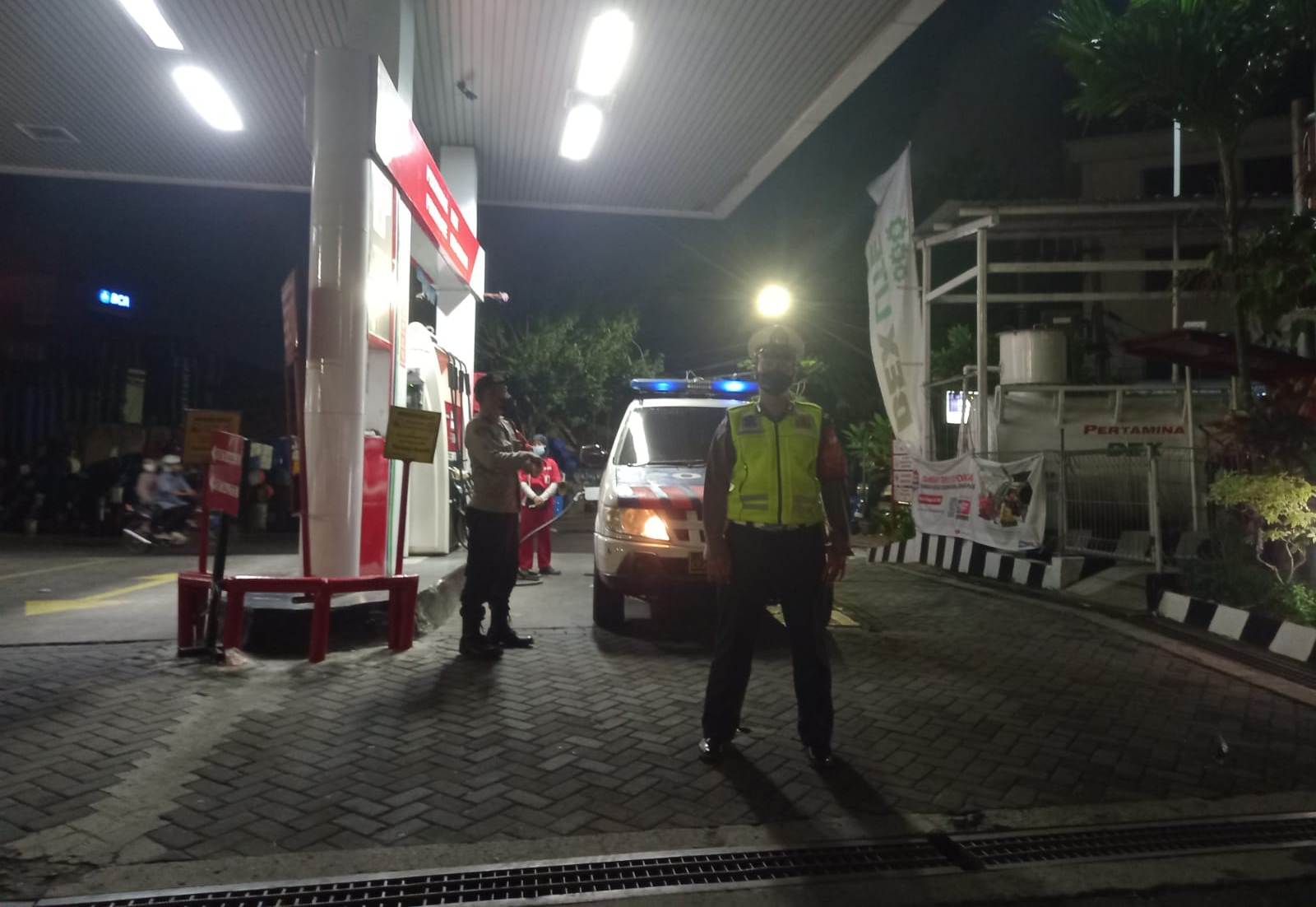 Pantau Keamanan SPBU, Polsek Pabean Cantikan Lakukan Patroli Malam