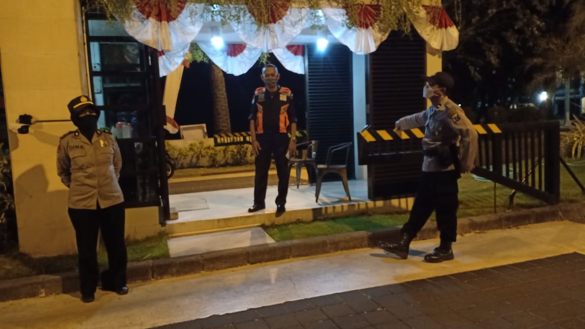 Polsek Kenjeran Sambang Pemukiman, Gelar Patroli Malam Antisipasi Kerawanan