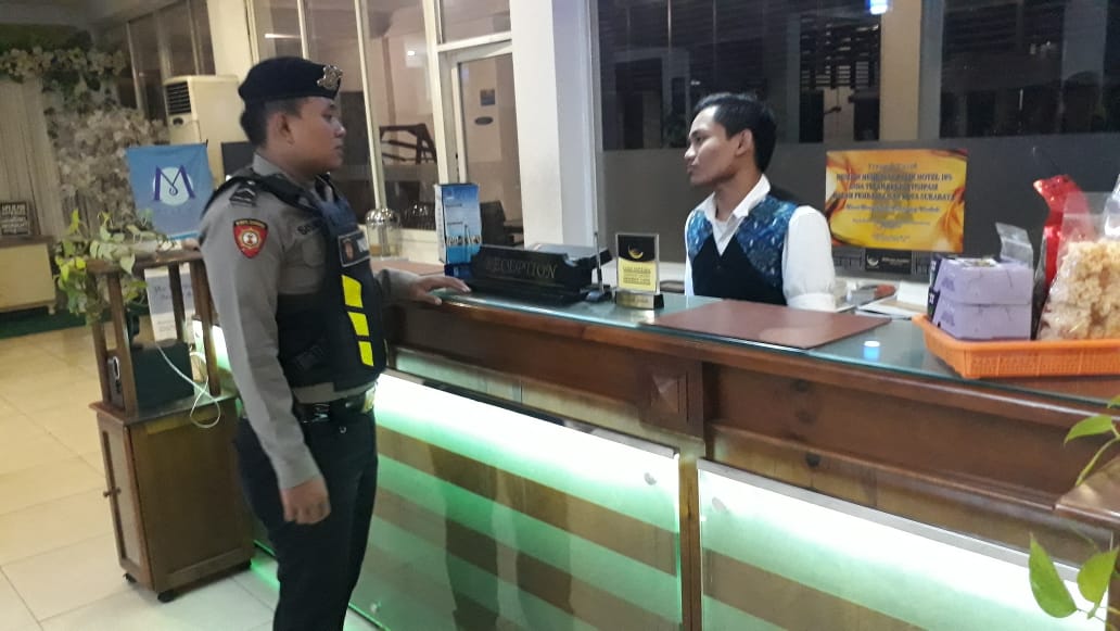 Satsbhara Polres Tanjung Perak Patroli Hotel Pacific, Titip Pesan Waspada 3C
