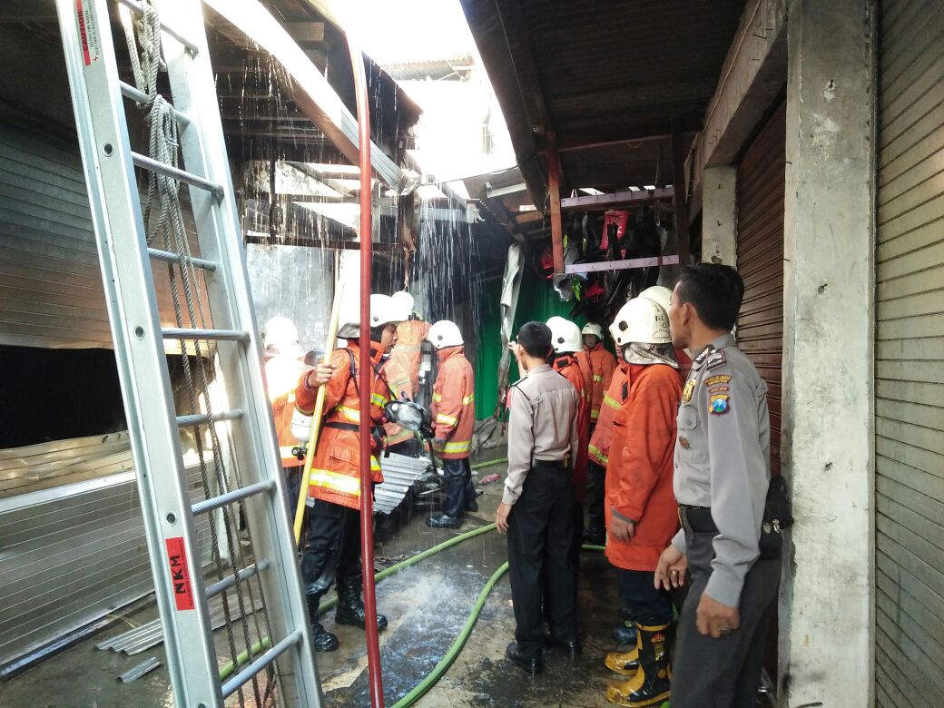 Polsek Krembangan Selidiki Penyebab Kebakaran Stand Onderdil Motor