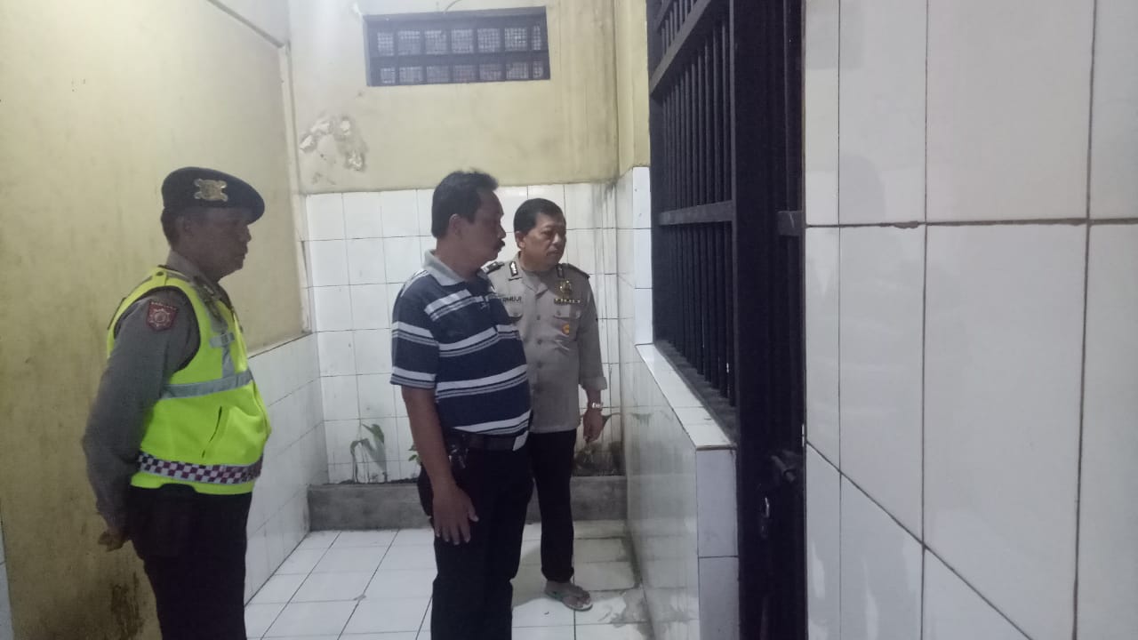 Polsek Kenjeran Lakukan Pengecekan Ruang Tahanan Usai Apel Pagi
