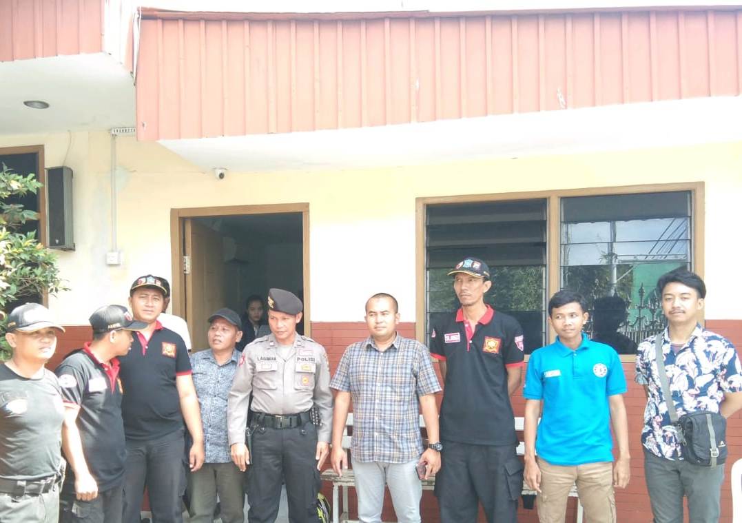 Polsek Kenjeran Lakukan Pengamanan Kebaktian di Gereja Ratu Pecinta Damai