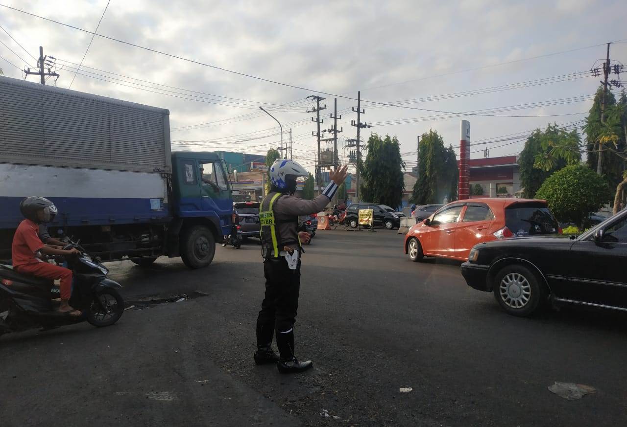 Satlantas Polres Tanjung Perak Gelar Pengaturan Pagi, Cegah Kemacetan