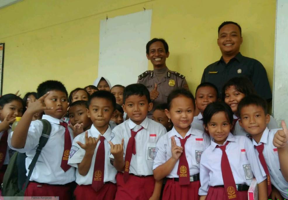 Babinkamtibmas Sukolilo Baru Gelar Rabu Narsis di SD Hang Tuah