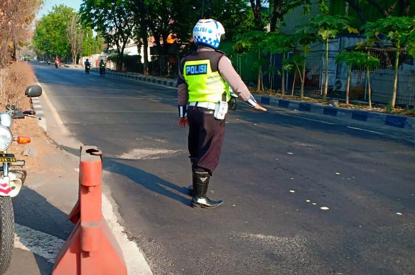 Satlantas Polres Tanjung Perak Gelar Pengaturan Pagi, Bantu Keberangkatan Anak Sekolah