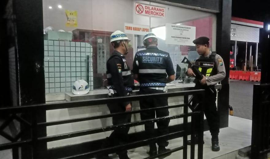 Cegah Kerawanan di Obyek Vital, Satsabhara Polres Tanjung Perak Laksanakan Patroli Malam