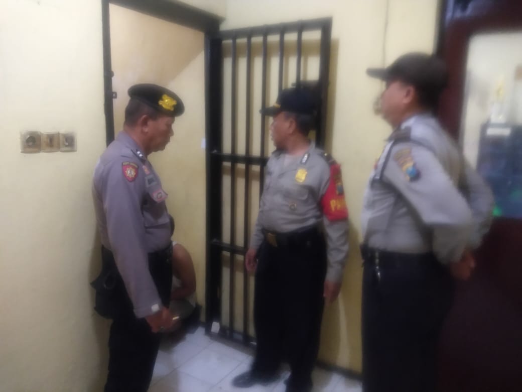 Cegah Tahanan Melarikan Diri, Polsek Semampir Lakukan Pengecekan Pagi & Malam