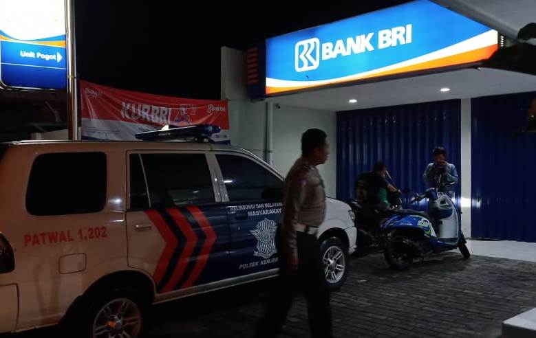 Polsek Kenjeran Patroli Perbankan di Malam Hari, Antisipasi Kerawanan