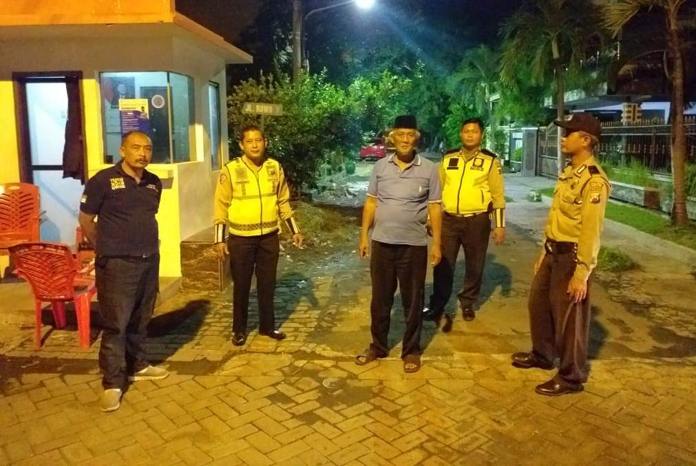 Patroli Pemukiman, Polsek Asemrowo Berikan Jaminan Rasa Aman Pada Masyarakat