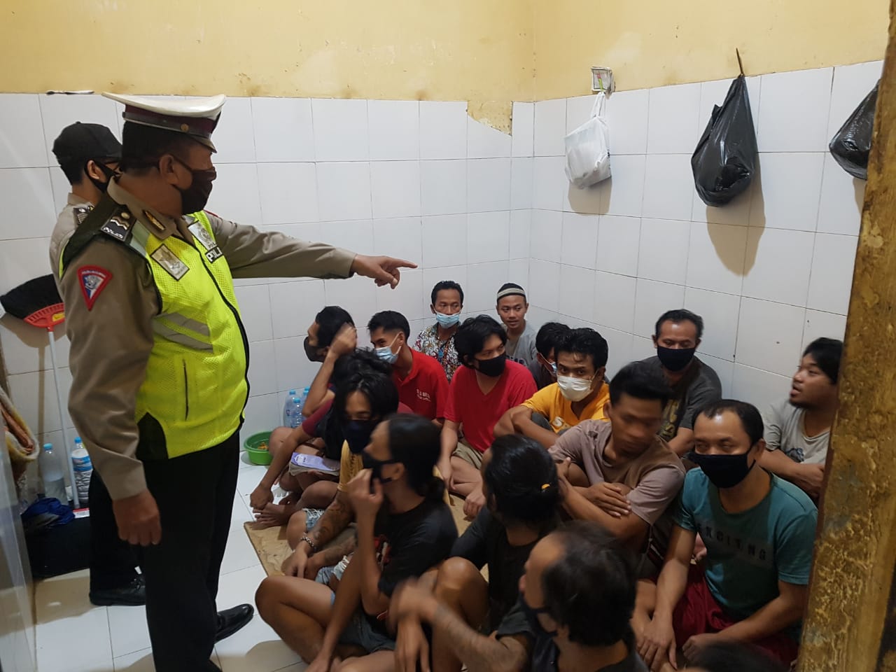 Polsek Asemrowo Cegah Tahanan Kabur Melalui Pengecekan Pagi & Malam