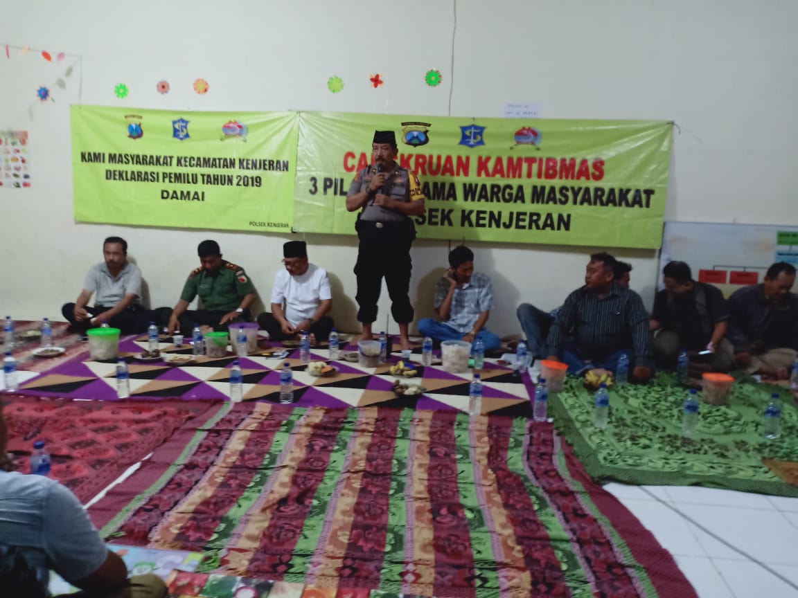 Kapolsek Kenjeran Titip Pesan Jaga Kerukunan di Acara Cangkrukan