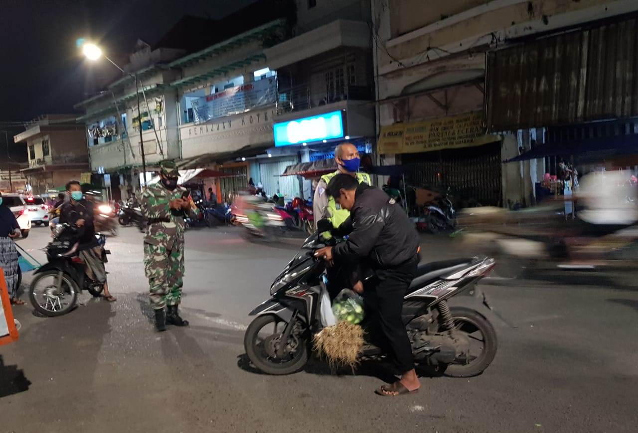 Polsek Pabean Cantikan Lakukan Operasi Jam Malam Bersama Instansi Samping Sekaligus Penertiban Masker