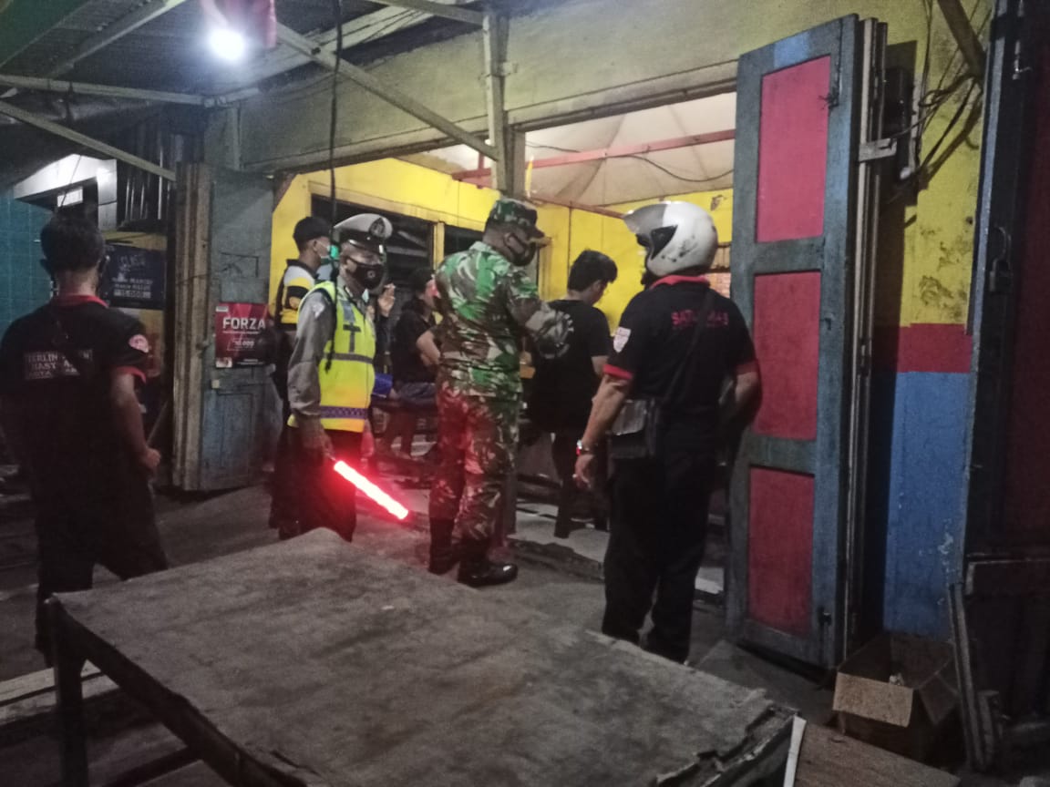 Kanit Reskrim Polsek Pabean Cantikan Pimpin Operasi Penertiban Masker & Jam Malam