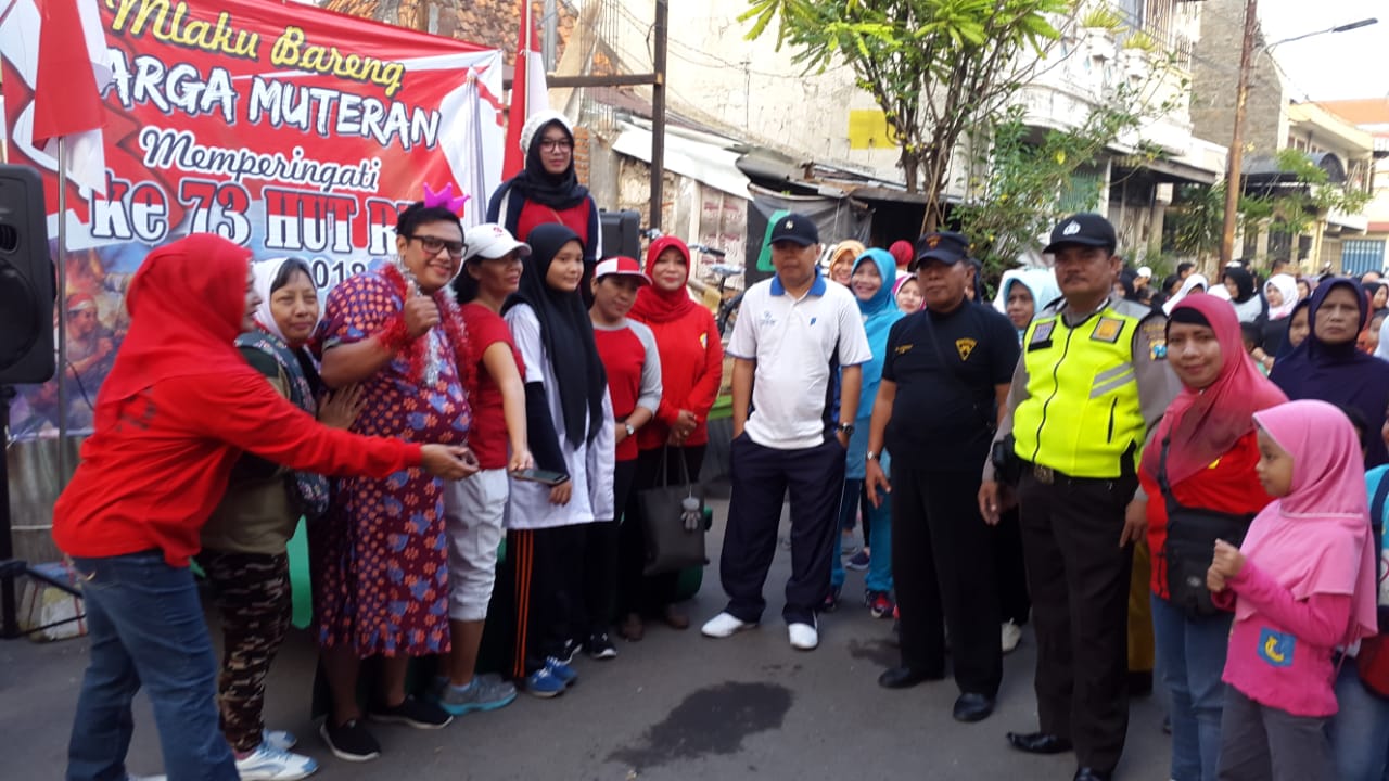 Warga Krembangan Utara Gelar Jalan Sehat Peringatan HUT RI