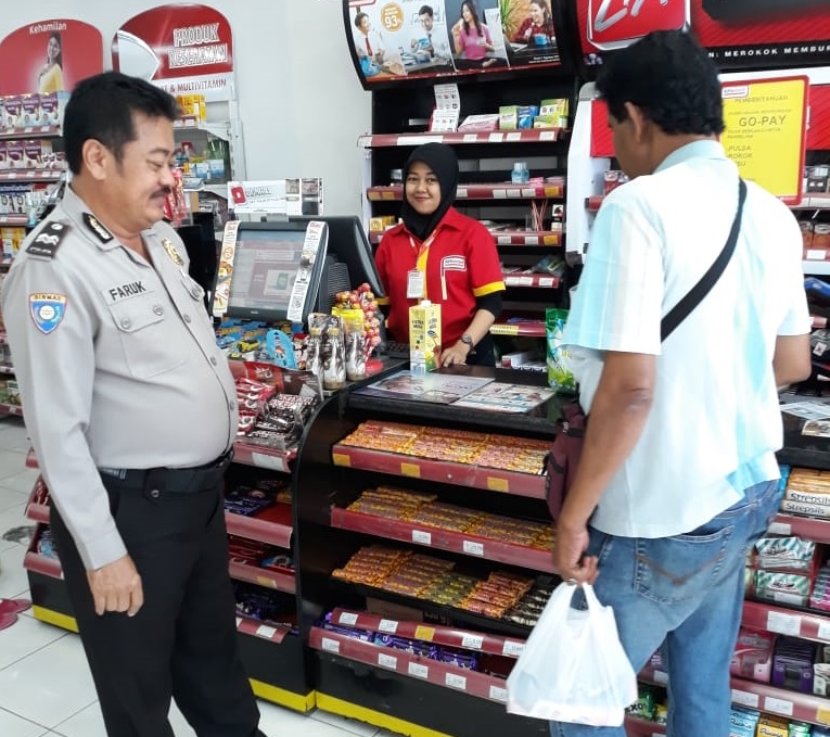 Babinkamtibmas Ampel Sambang Mini Market, Titip Pesan Waspada Kriminalitas