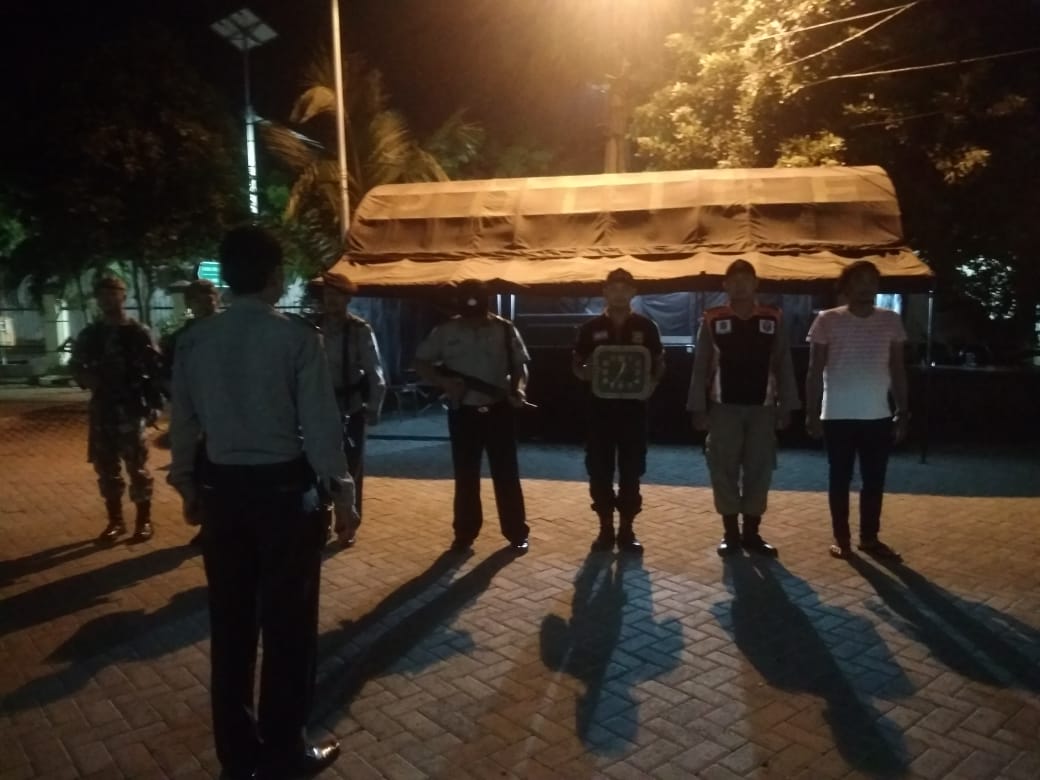 Polsek Kenjeran Bersama TNI Terus Jaga Keamanan Barang Inventaris Pemilu di PPK