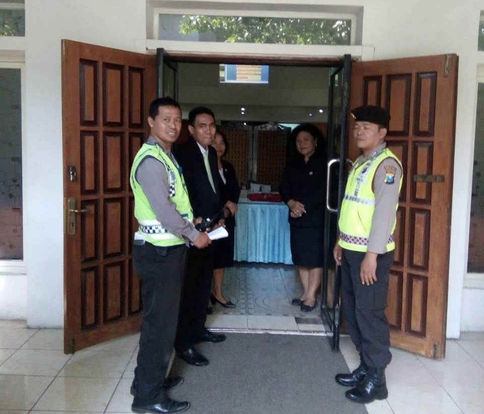 Polsek Krembangan Lakukan Pengamanan Kebaktian di Gereja Sangihe Talaud