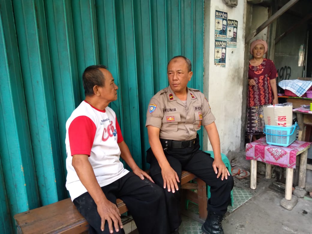 Sambang Toda, Panit Binmas Polsek Semampir Sosialisasi SPKT Door To Door