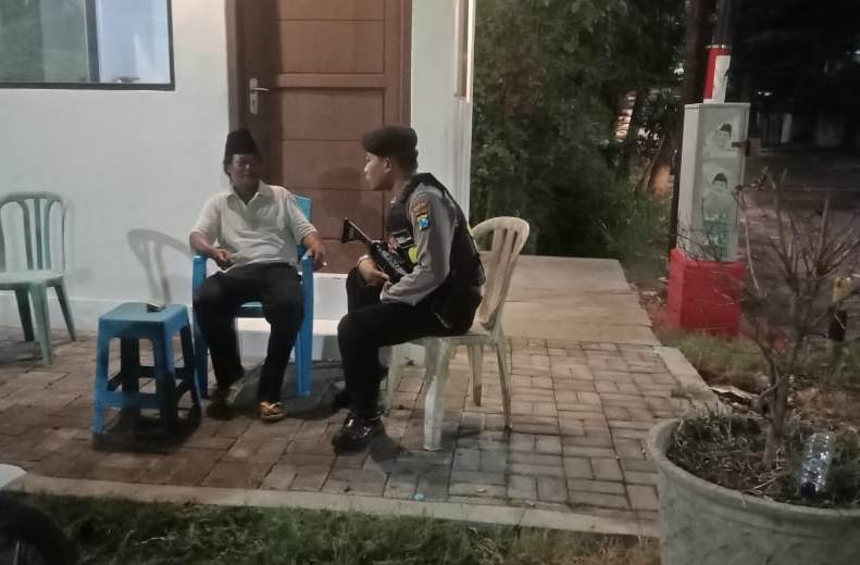 Pantau Keamanan Pemukiman, Satsabhara Polres Tanjung Perak Lakukan Patroli Malam