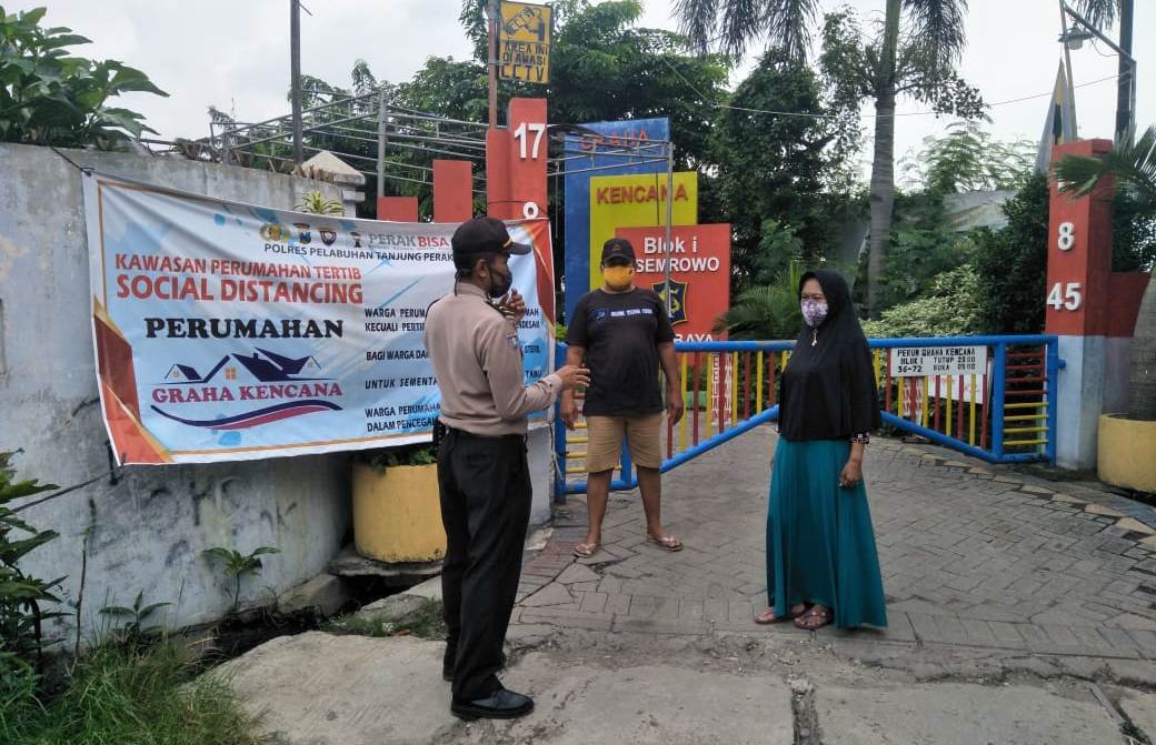 Panit Binmas Polsek Asemrowo Sambang Pemukiman di Hari Pertama Penerapan PSBB