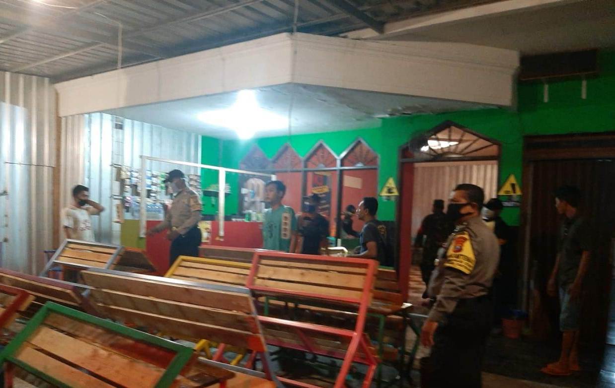 Polsek Pabean Cantikan Gelar Patroli Malam & Penertiban Pengunjung Warkop