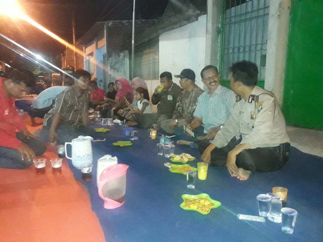 Babinkamtibmas Asemrowo Hadiri Cangkrukan Kamtibmas Bersama Camat dan Lurah