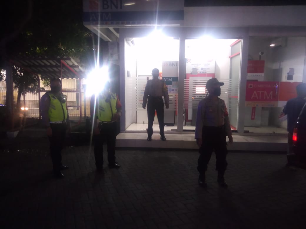 Polsek Semampir Pantau Keamanan Gerai ATM Melalui Patroli Malam