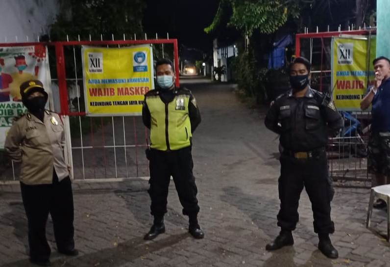 Patroli Pemukiman, Personil Polsek Kenjeran Titip Pesan Waspada Orang Tak Dikenal