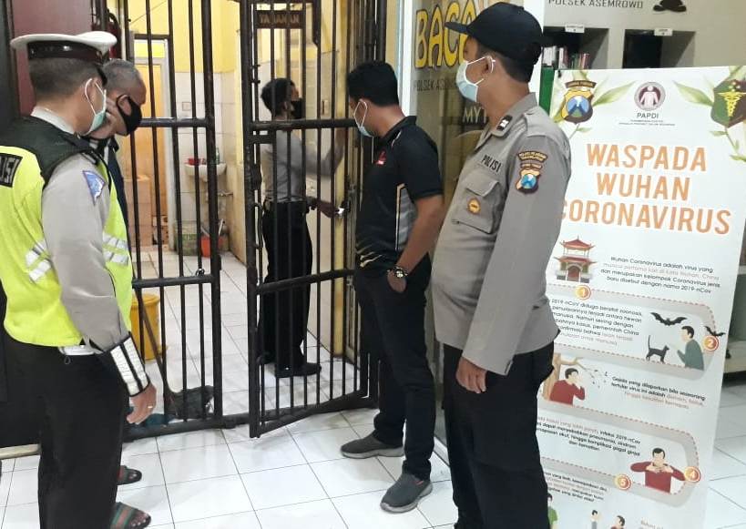 Pantau Kesehatan Tahanan, Polsek Asemrowo Lakukan Pengecekan Setiap Pagi & Malam