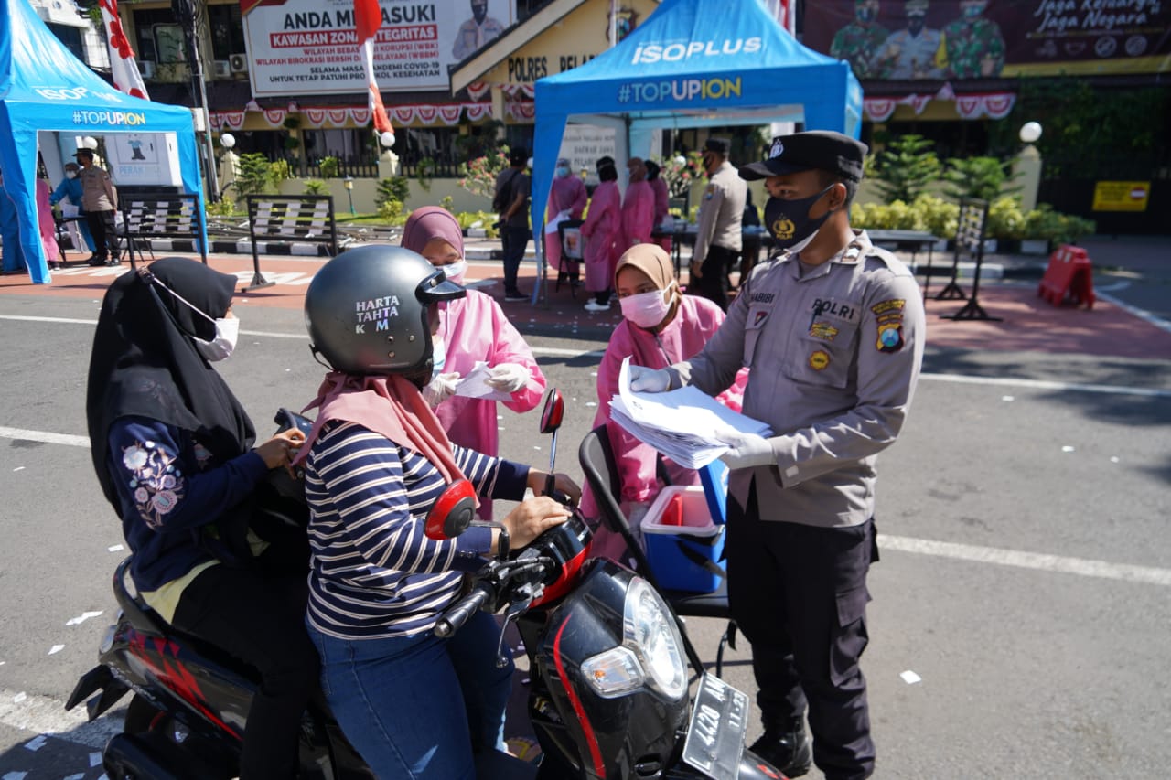 Antusias Masyarakat Tinggi, Vaksinasi Drive Thru Polres Tanjung Perak Layani 500 Orang Setiap Hari