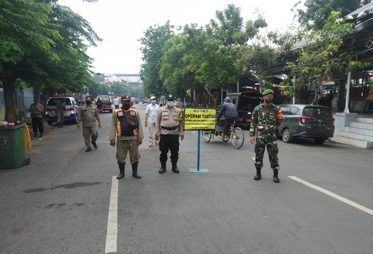 Wakapolsek Semampir Pimpin Operasi Penertiban Masker di Jalan Pegirian