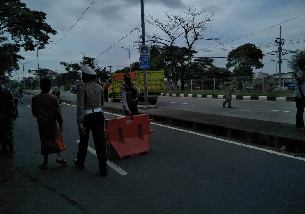 Polsek Kenjeran Gencar Operasi Penertiban Masker Bersama Instansi Samping
