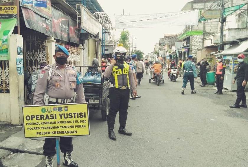 Kapolsek Krembangan Pimpin Pelaksanaan Operasi Penertiban Masker di Jalan Tambak Asri