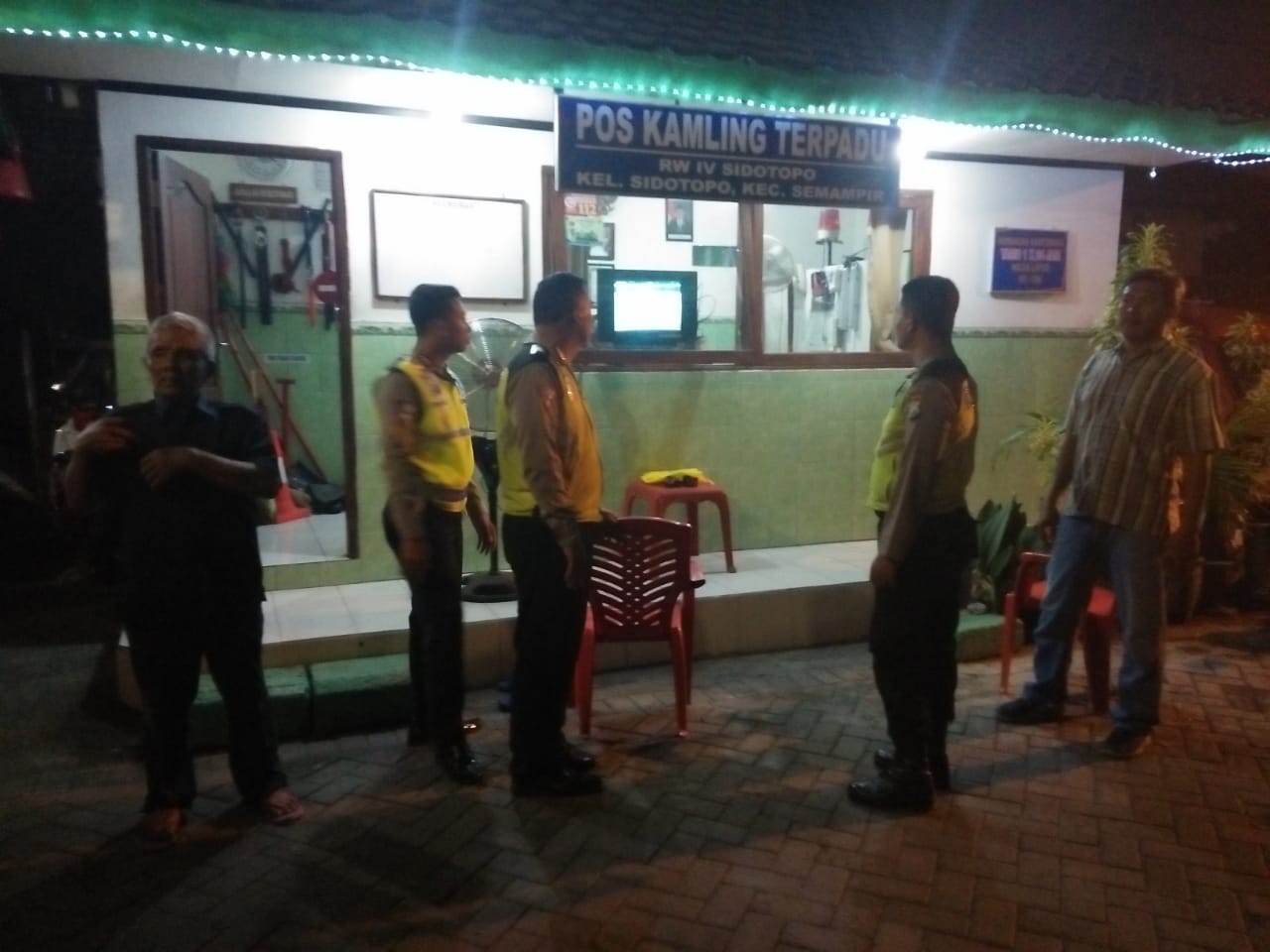 Unit Lantas dan Unit Sabhara Polsek Semampir Patroli Pemukiman