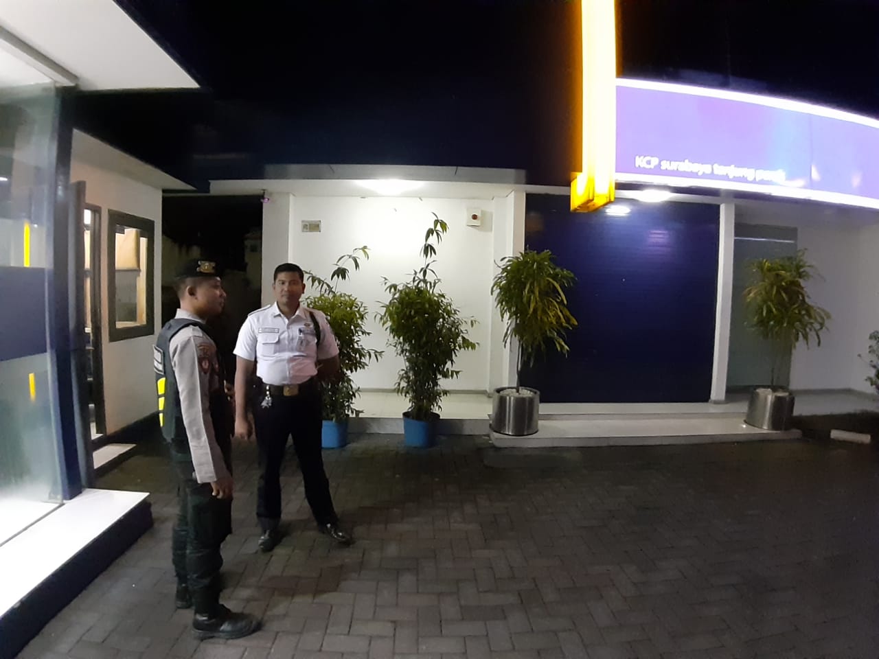 Satsabhara Polres Tanjung Perak Gelar Patroli Malam Perbankan