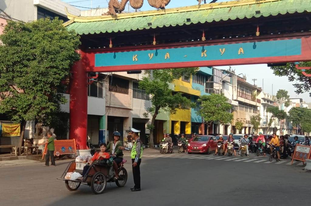 Polsek Pabean Cantikan Atur Lalu Lintas Pagi, Cegah Kemacetan