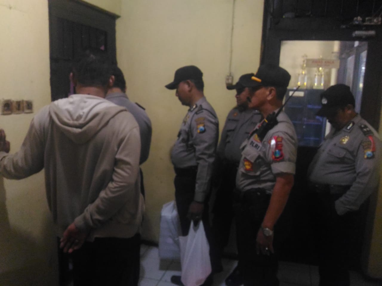 Sambil Konsentrasi PAM Pemilu, Polsek Semampir Tetap Lakukan Cek Tahanan
