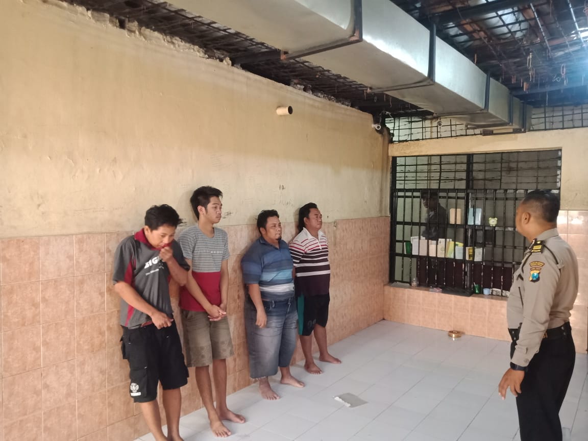 Polsek Krembangan Pantau Kesehatan Tahanan Melalui Pengecekan Rutin