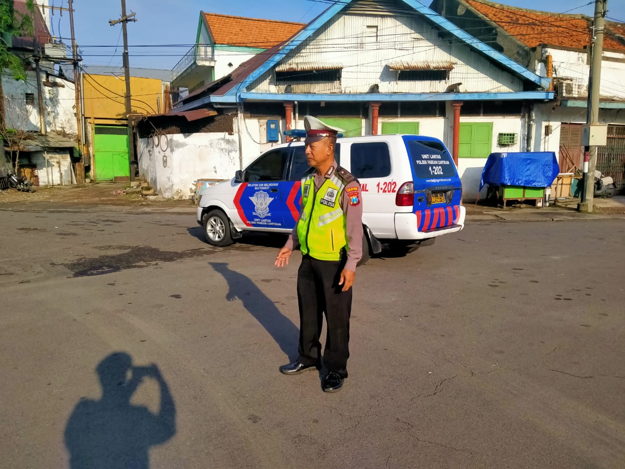 Unit Lantas Polsek Pabean Cantikan Gelar Pengaturan Pagi Cegah Kemacetan
