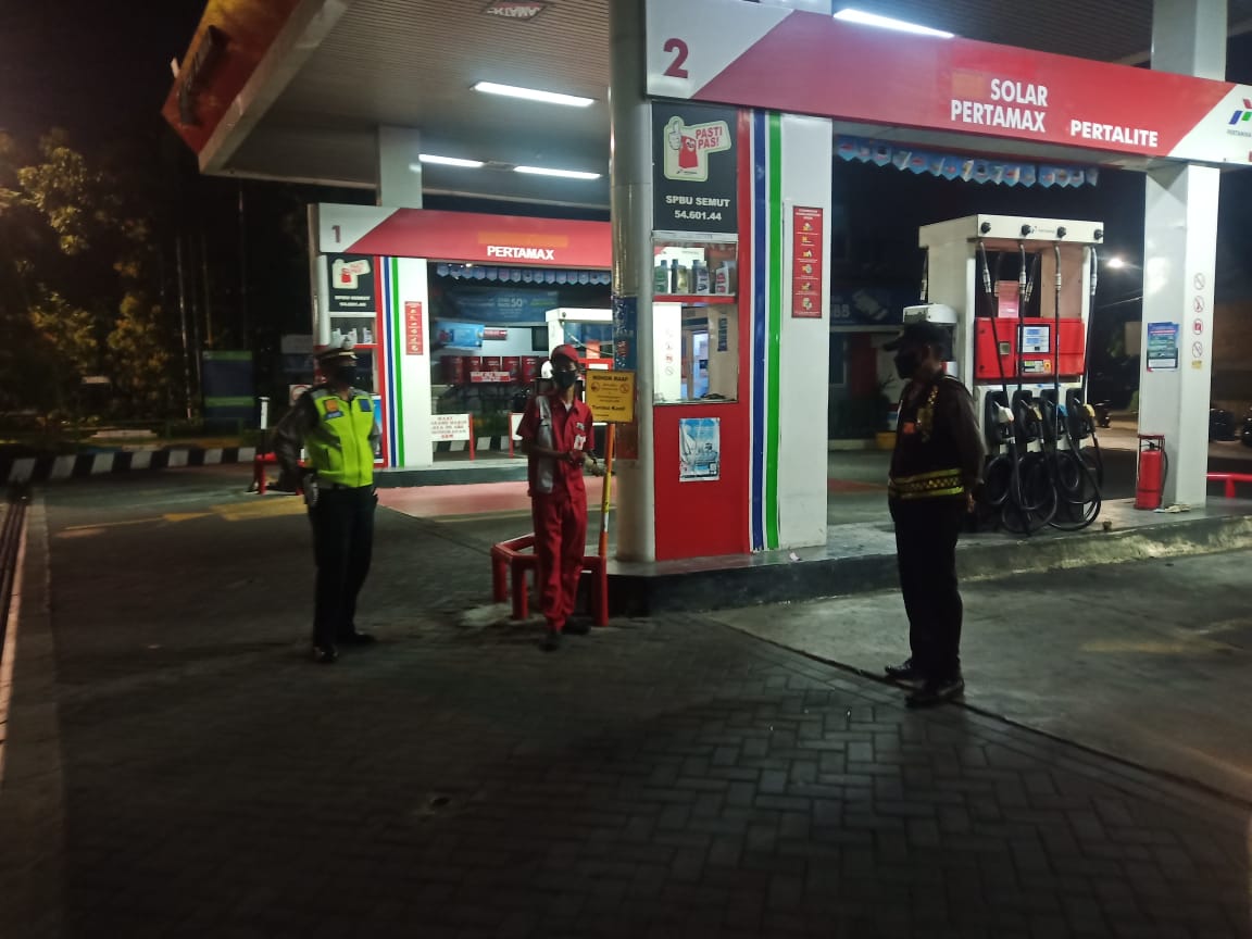 Jaga Keamanan Wilayah, Polsek Pabean Cantikan Rutin Lakukan Patroli Malam