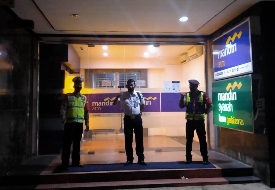 Polsek Pabean Cantikan, Gelar Patroli Perbankan di Malam Hari, Cegah Kemungkinan Kerawanan