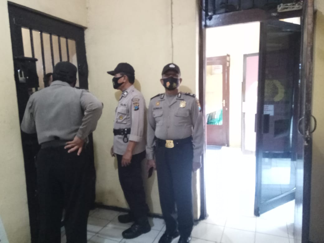 Pantau Kesehatan Tahanan, Polsek Semampir Lakukan Pengecekan Pagi & Malam