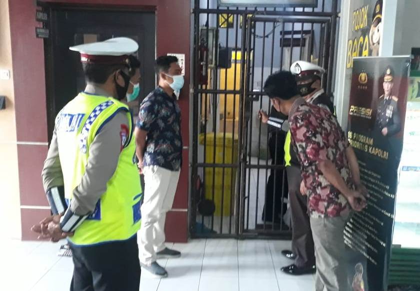 Polsek Asemrowo Lakukan Pengecekan Rutin Pagi & Malam, Antisipasi Adanya Barang Terlarang