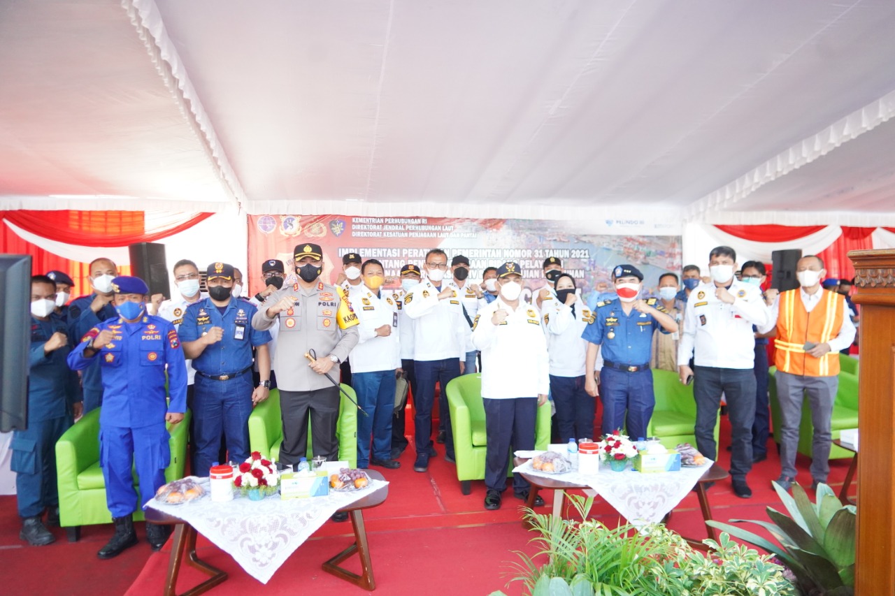 Polres Tanjung Perak Gelar Simulasi Penanganan Sabotase di Lingkungan Pelabuhan