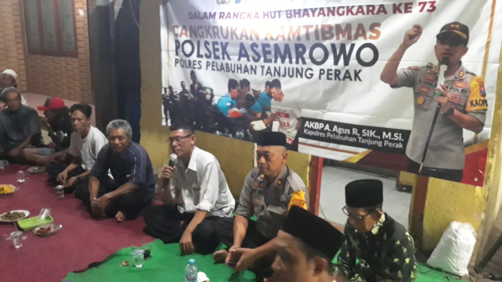 Kapolsek Asemrowo Tekankan Pemberantasan Narkoba di Acara Cangkrukan