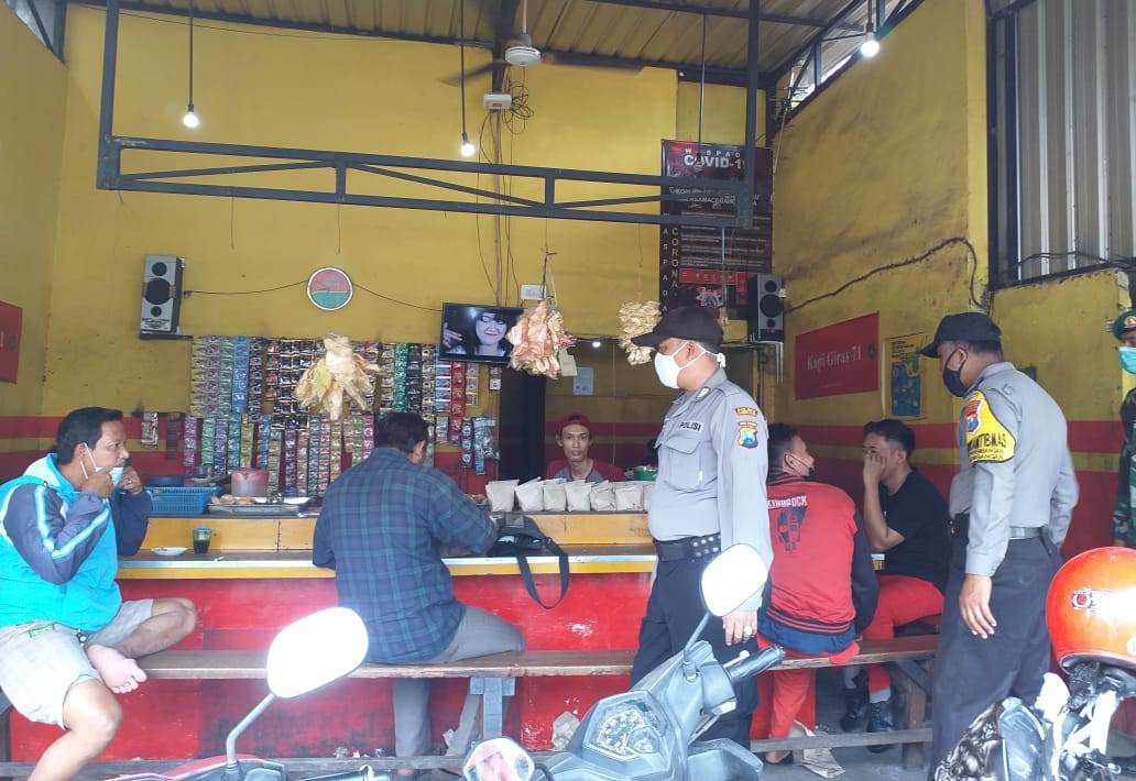 Polsek Krembangan Gelar Operasi Penertiban Pada Pengunjung & Pedagang Pasar