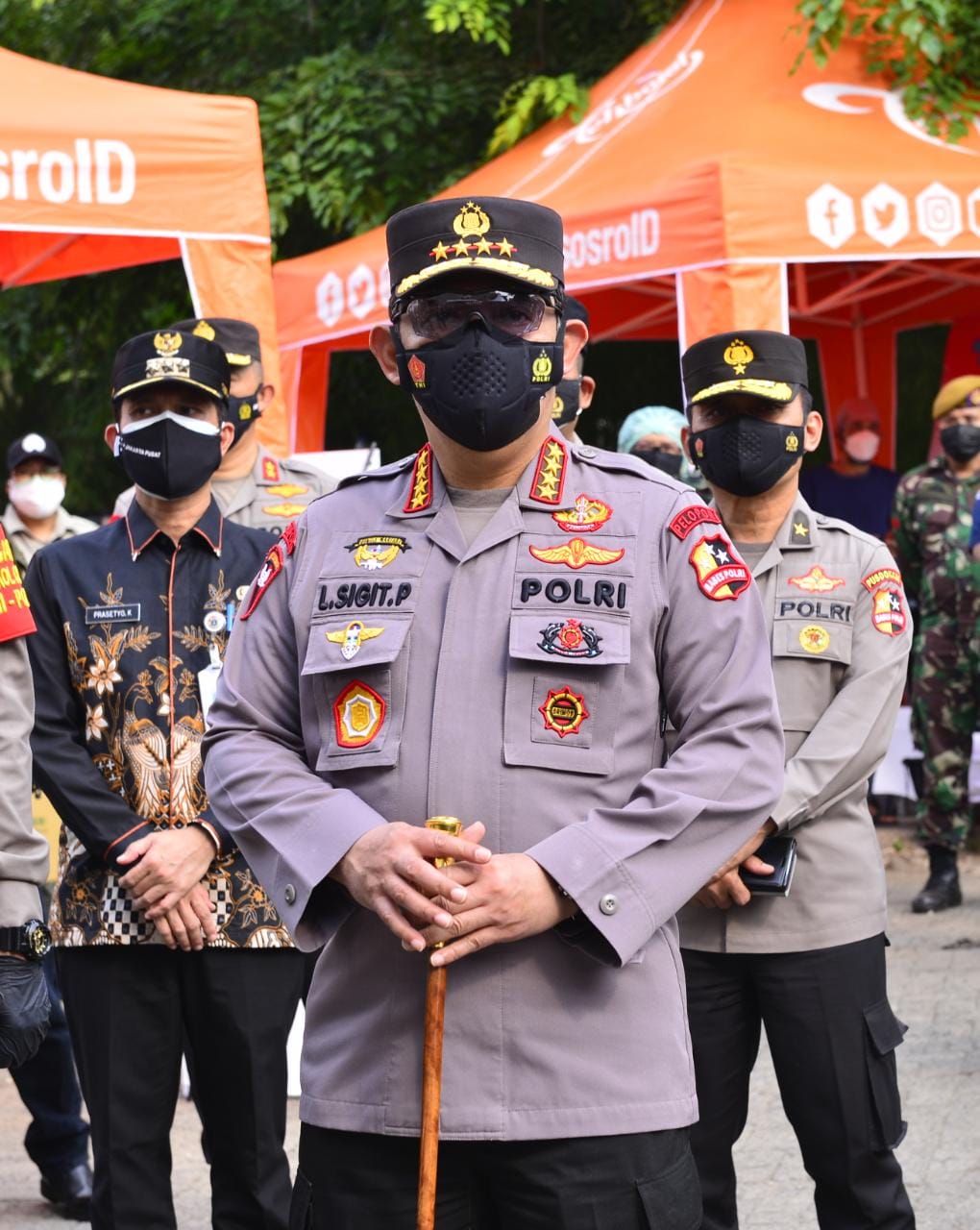 Panglima TNI dan Kapolri Sosialisasi Vaksin Keliling & Serahkan Langsung Bansos Ke Warga Jakarta