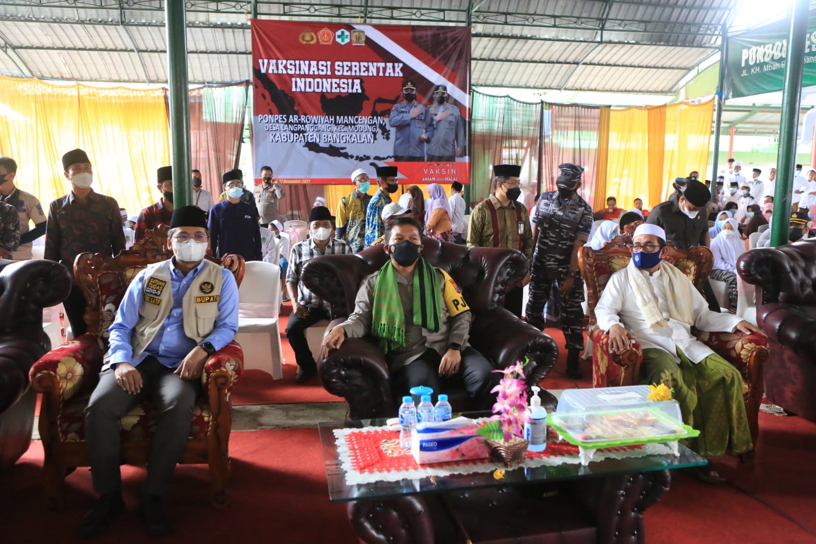 Kapolda Jatim Tinjau Vaksinasi di Ponpes Bangkalan