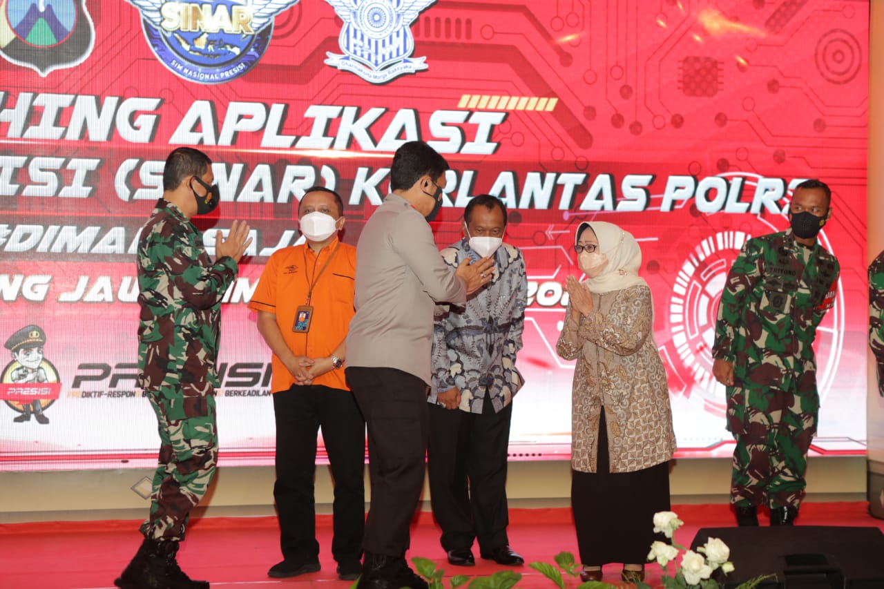 Polri Luncurkan Aplikasi 'SINAR' Permudah Pembuatan Sim Bagi Masyarakat