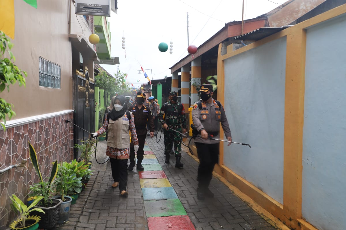 Kasus COVID-19 Melonjak Dalam Sepekan, Disinfeksi Massal Digelar di Mojokerto